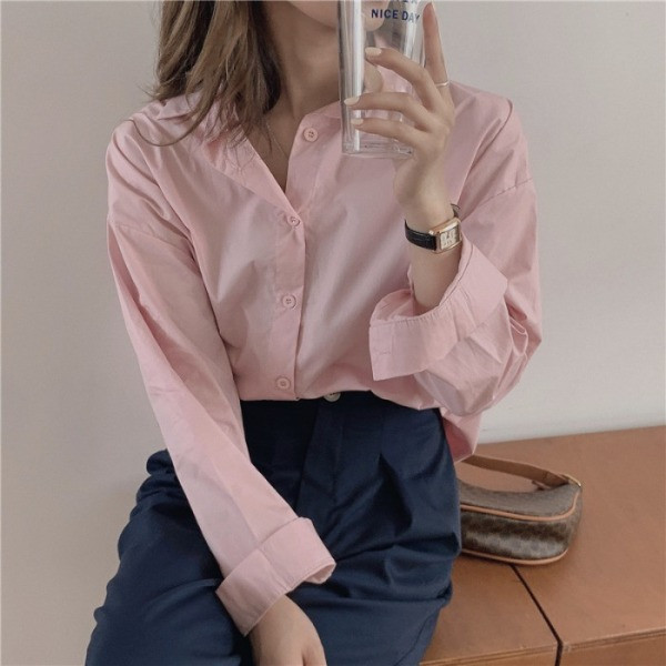 Klassikalise kraega vabaaja naiste särk – lai mudel