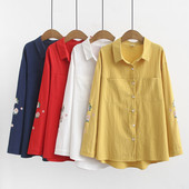 Moodne taskute ja tikanditega naiste särk