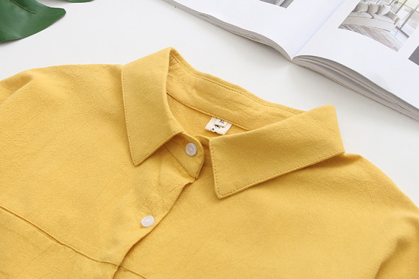 Moodne taskute ja tikanditega naiste särk