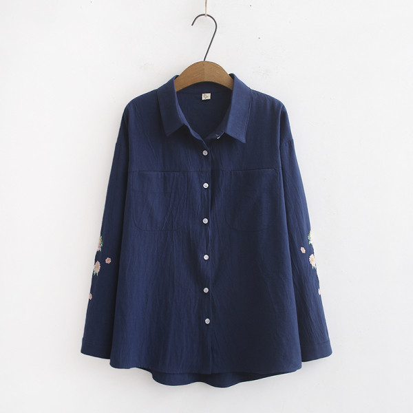 Moodne taskute ja tikanditega naiste särk