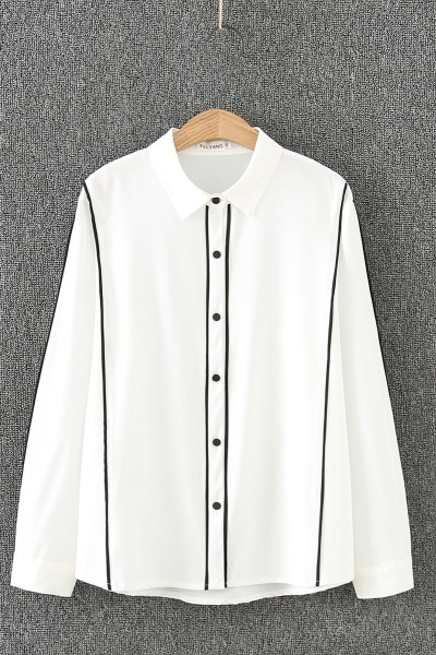 Naiste vabaaja särk nööpide ja klassikalise kaelusega valge ja musta värviga