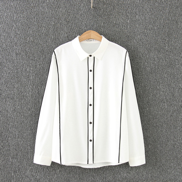 Naiste vabaaja särk nööpide ja klassikalise kaelusega valge ja musta värviga