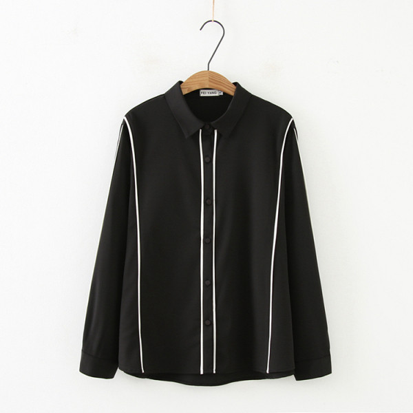 Naiste vabaaja särk nööpide ja klassikalise kaelusega valge ja musta värviga