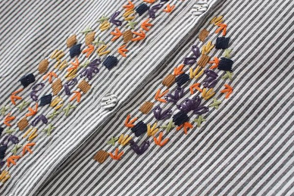 Uue mudeli tikandiga ja spits-kaelusega naistesärk