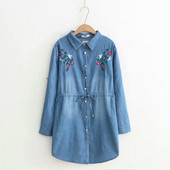 Uue mudeli tikandite ja lipsudega naiste särk