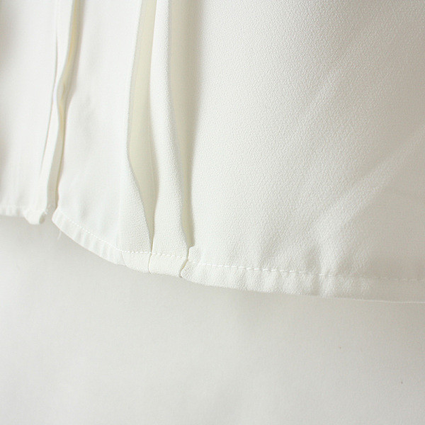 Női ing szalaggal és ovális nyakkivágással