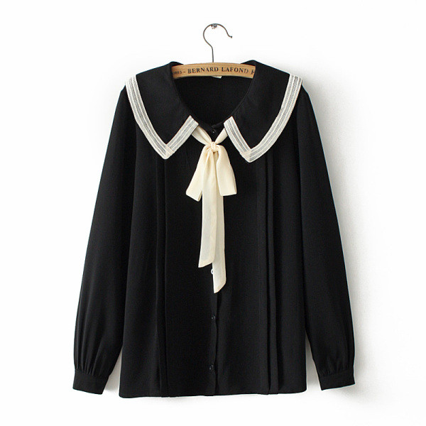 Női ing szalaggal és ovális nyakkivágással