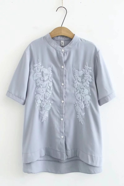 Naiste madala krae ja lühikeste varrukatega särk