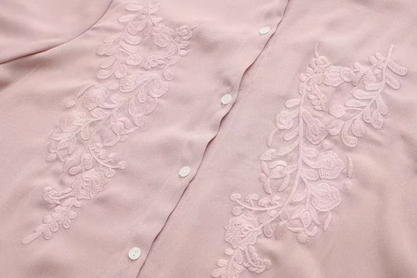 Naiste madala krae ja lühikeste varrukatega särk