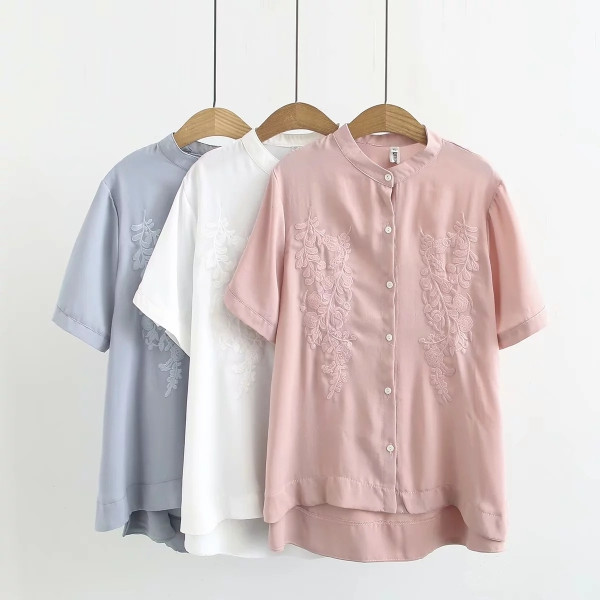 Naiste madala krae ja lühikeste varrukatega särk