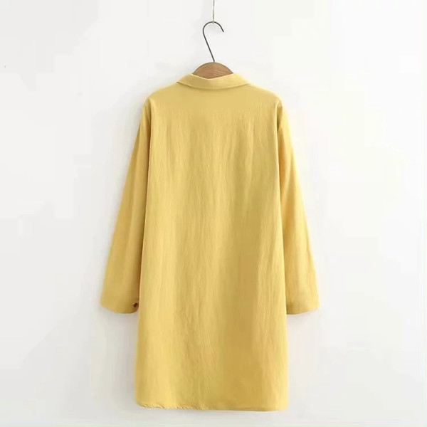 Tikandite ja klassikalise kraega naiste särk