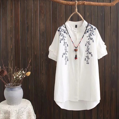 Uut mudelit ümara kaelusega ja tikandiga naiste särk