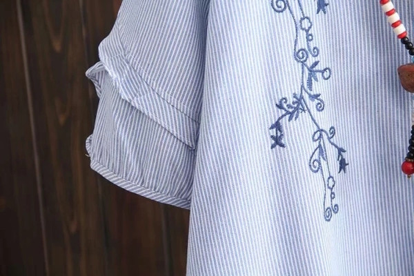 Uut mudelit ümara kaelusega ja tikandiga naiste särk