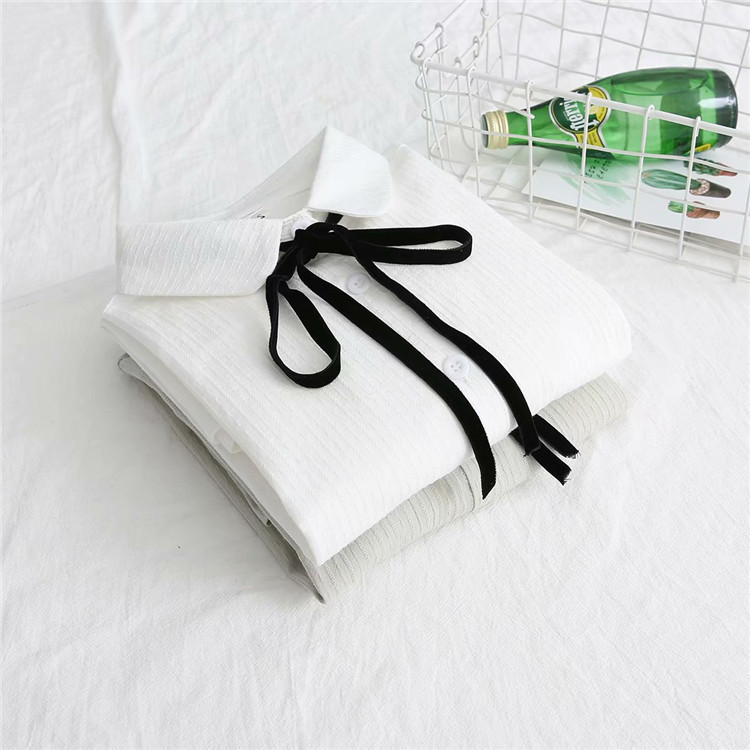 Modern női ing klasszikus gallérral és fűzővel