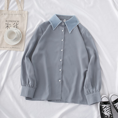 Κλασικό μοντέλο πουκάμισο με κολάρο και κουμπιά