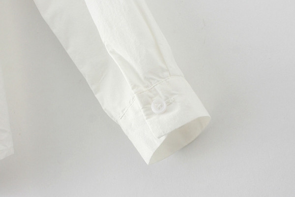 Vabaaja naiste särk ovaalse dekoltee ja nööpidega