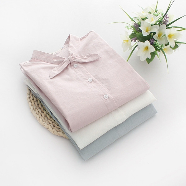 Vabaaja naiste särk ovaalse dekoltee ja nööpidega