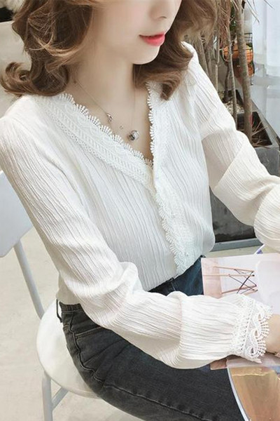 Modern női ing csipkével és spitz nyakkivágással