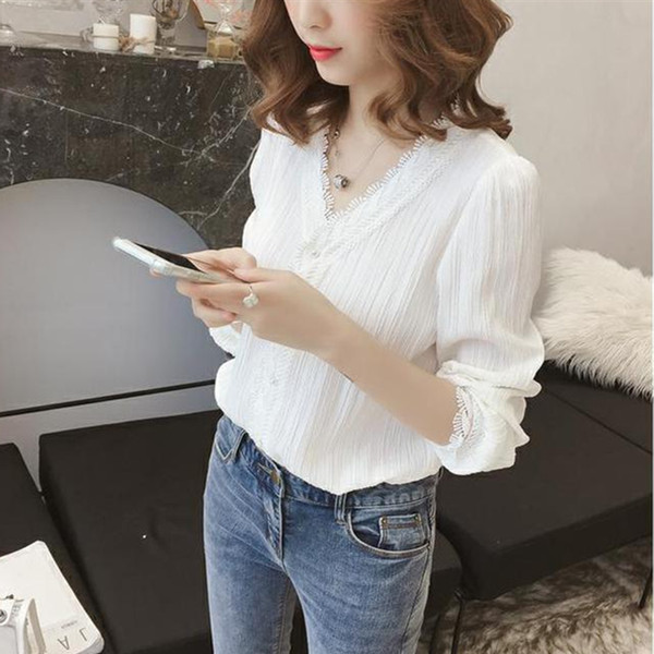 Modern női ing csipkével és spitz nyakkivágással