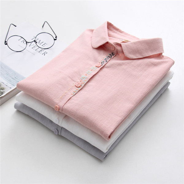 Mitmes värvitoonis krae ja tikandiga naiste vabaajasärk