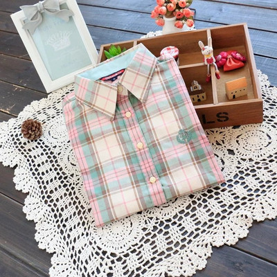 Új modell alkalmi női ing hímzéssel és klasszikus gallérral