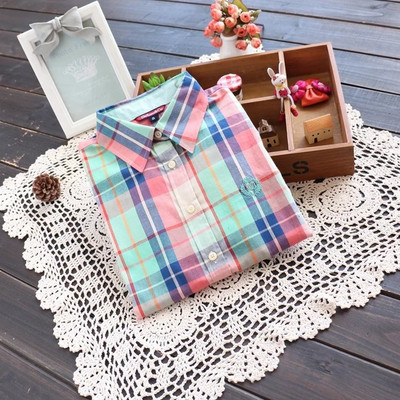 Új modell alkalmi női ing hímzéssel és klasszikus gallérral