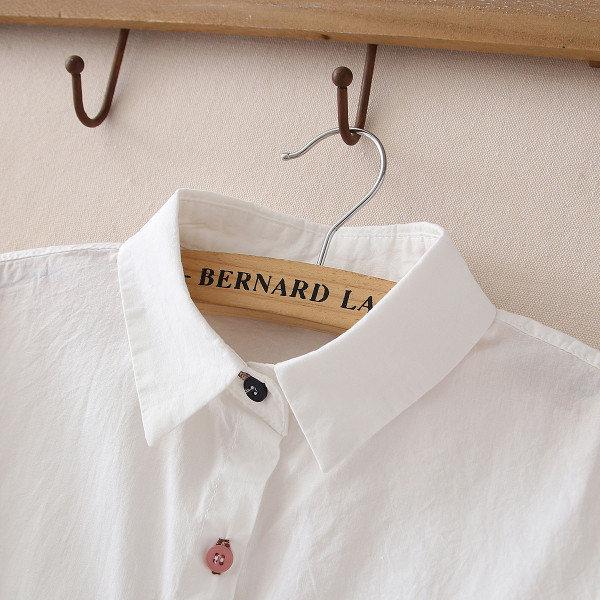 Új modell női ing színes gombokkal és hímzéssel