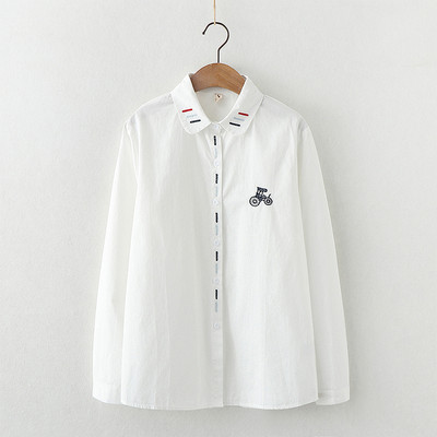 Naiste värvilise tikandiga särk