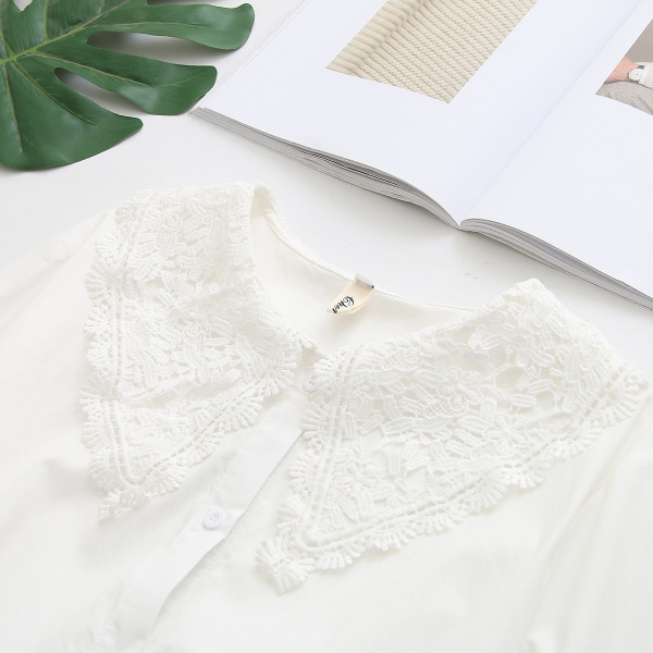 Γυναικείο casual πουκάμισο με δαντέλα και οβάλ λαιμόκοψη σε λευκό και μαύρο χρώμα