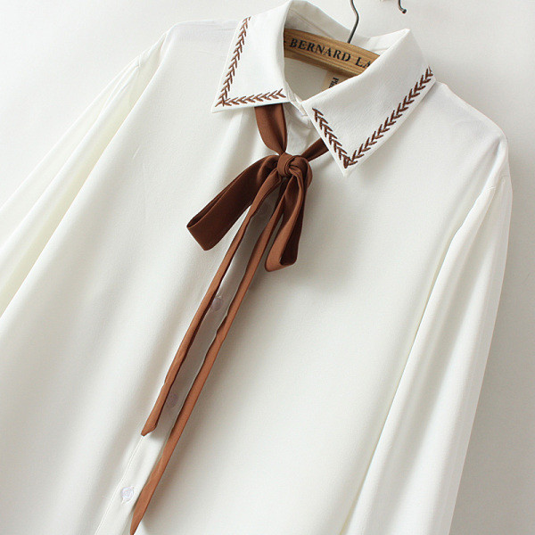 Naiste särk mitmes värvitoonis paela ja kraega