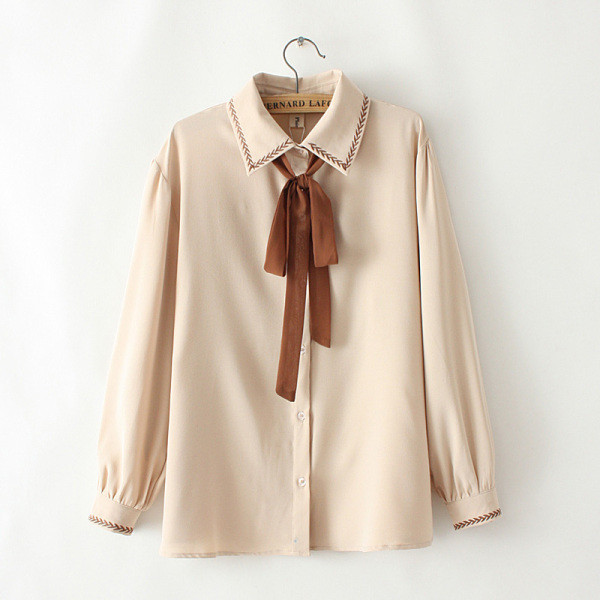 Naiste särk mitmes värvitoonis paela ja kraega