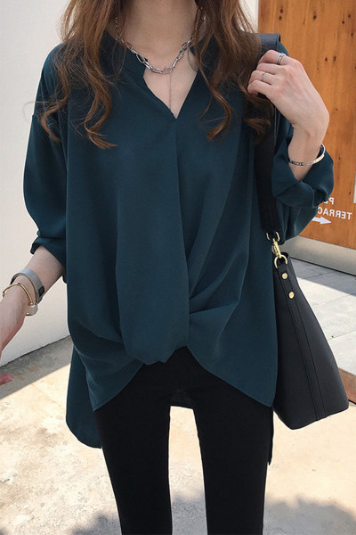 Moodne spits-kaelusega naiste särk – lai mudel