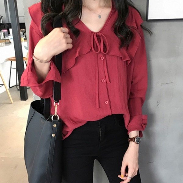 Moodne naiste särk paela ja V-kaelusega