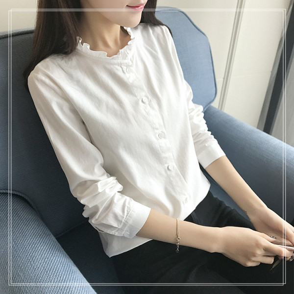 Női alkalmi ing gombokkal és fürtökkel