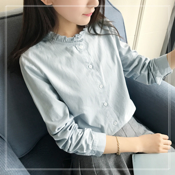 Női alkalmi ing gombokkal és fürtökkel