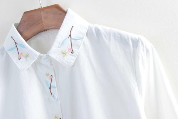 Női alkalmi ing hímzéssel