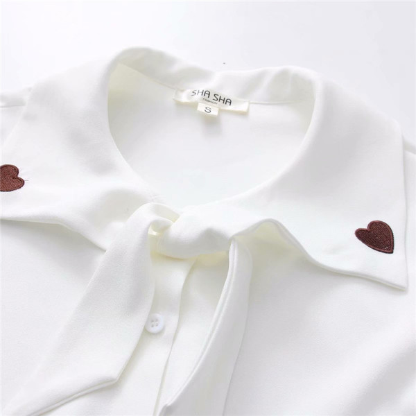 Modern női ing kerek nyakkivágással és fehér hímzéssel