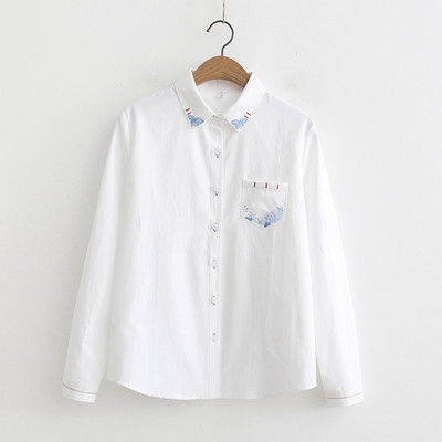 Valge tikandiga vabaaja särk