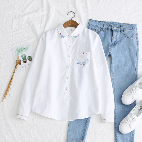 Valge tikandiga vabaaja särk