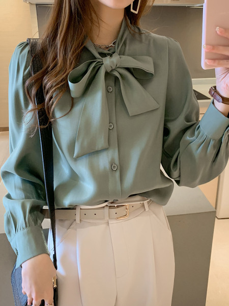 Μοντέρνο γυναικείο πουκάμισο με κορδέλα