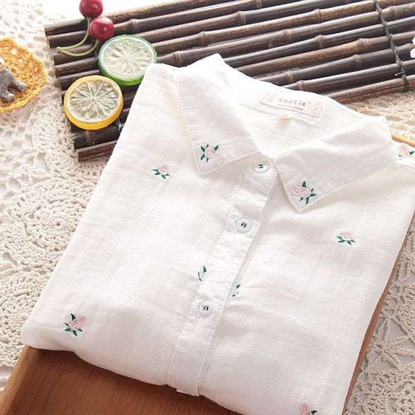 Μοντέρνο πουκάμισο με floral κέντημα σε λευκό χρώμα