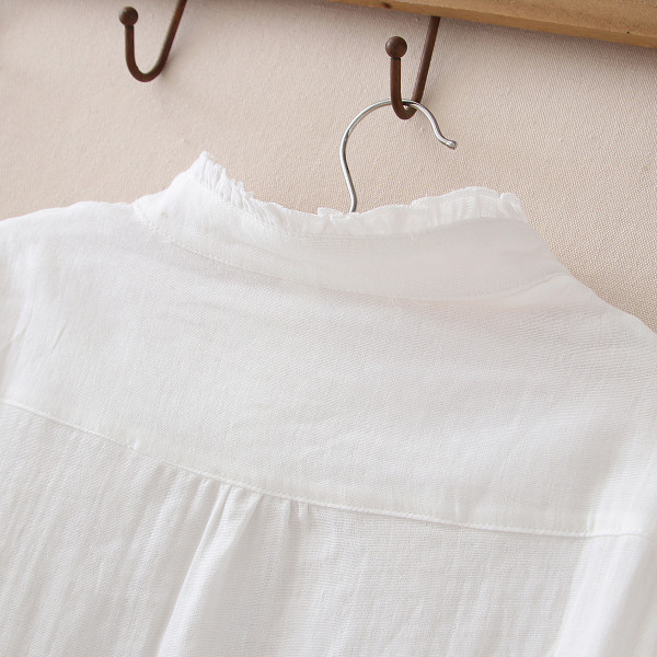 Új modell női ing fehér színben alacsony gallérral és hímzéssel