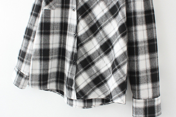 Naiste vabaaja ruuduline särk nööpide ja taskuga