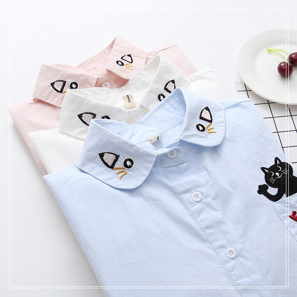 Női ing macskahímzéssel és zsebbel