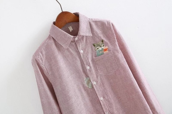 Ženska prugasta košulja s džepom i vezom