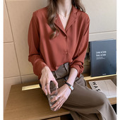 Stílusos női ing klasszikus gallérral és gombokkal