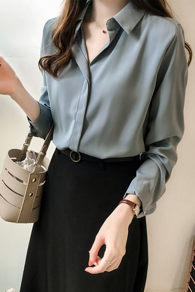 Elegantna ženska košulja s klasičnim ovratnikom