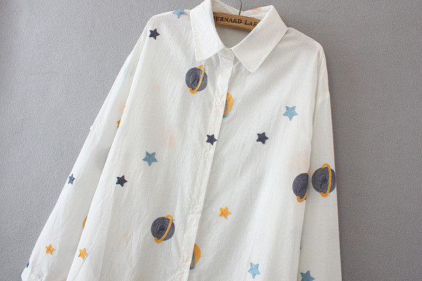 Női hosszú ing gombokkal és klasszikus gallérral