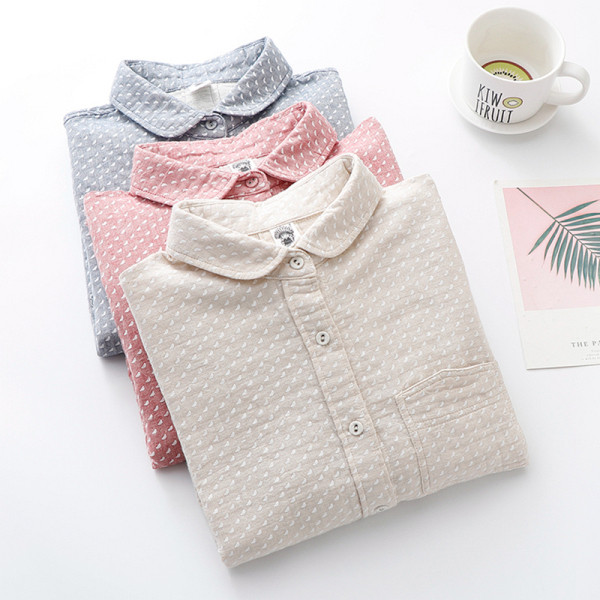 Košulja besplatnog uzorka na točkice u tri boje