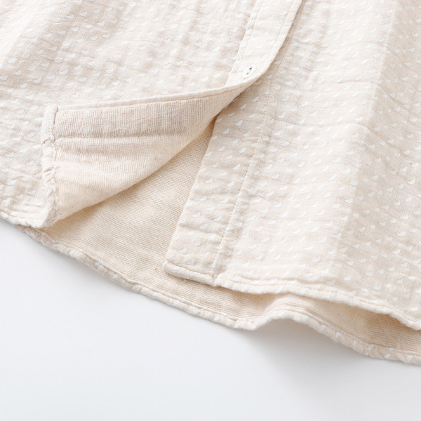 Košulja besplatnog uzorka na točkice u tri boje